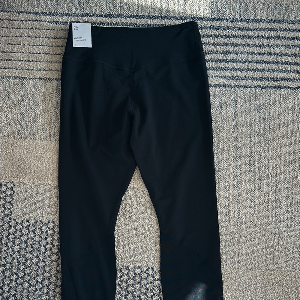 NWT Nike One Women’s Dri-fit leggings